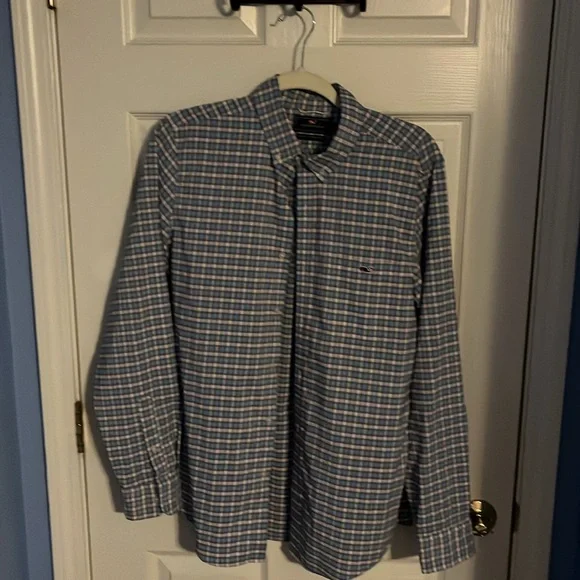 Vineyard Vines Performance medium button down shirt. - Picture 2 of 8